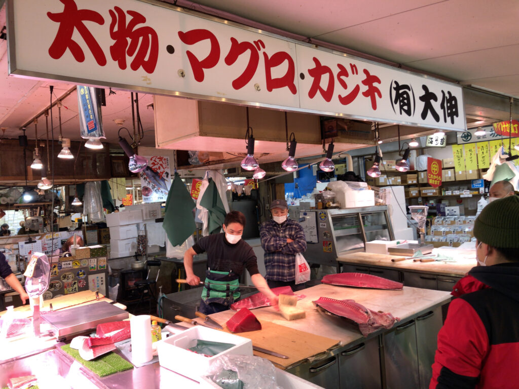 名古屋駅のそば、柳橋市場でマグロを買うなら「大伸」