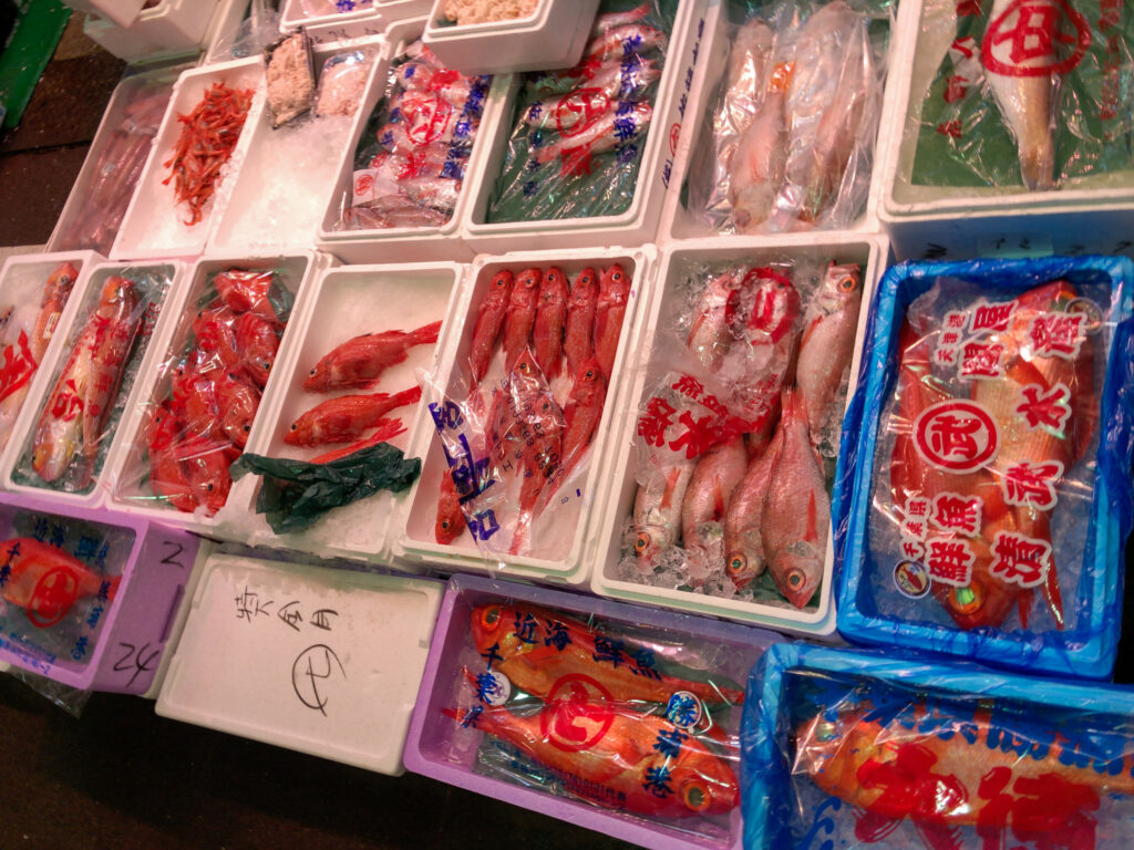 名古屋の柳橋市場で魚を買うのにオススメのお店の紹介です。マルナカ食品センターの山哲さん