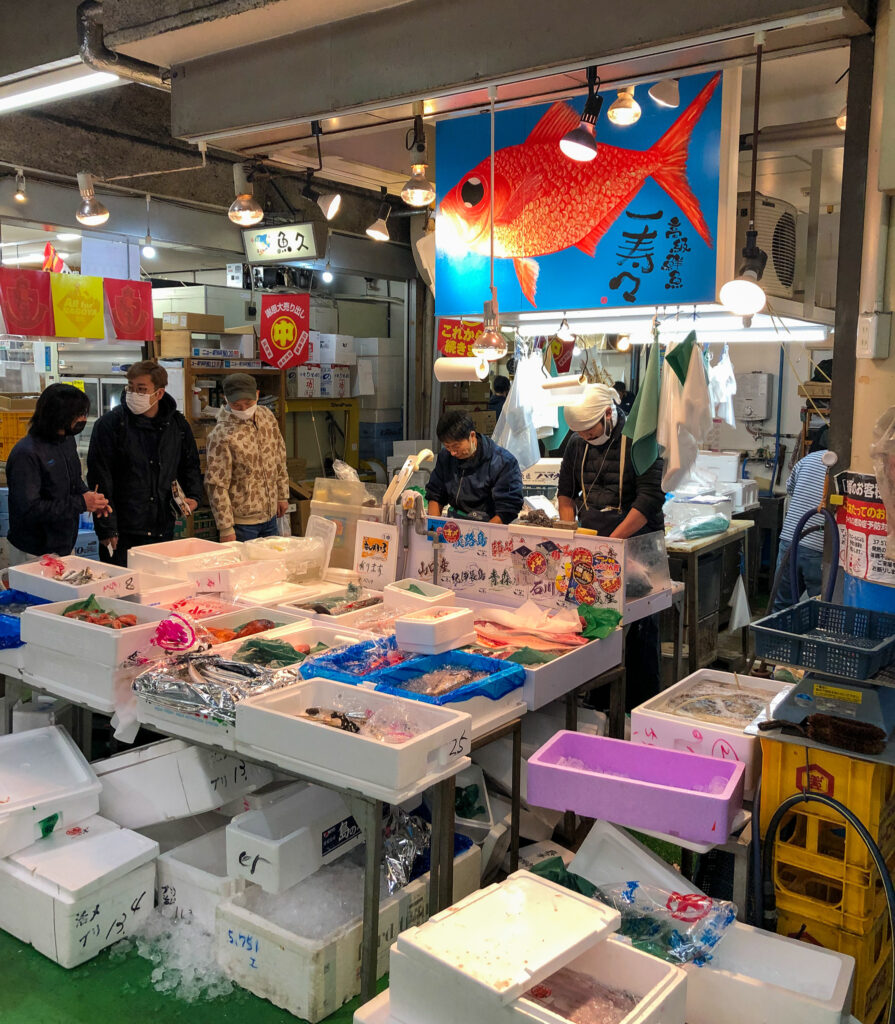名古屋の柳橋市場で魚を買うのにオススメのお店の紹介です。マルナカ食品センターの一寿々さん
